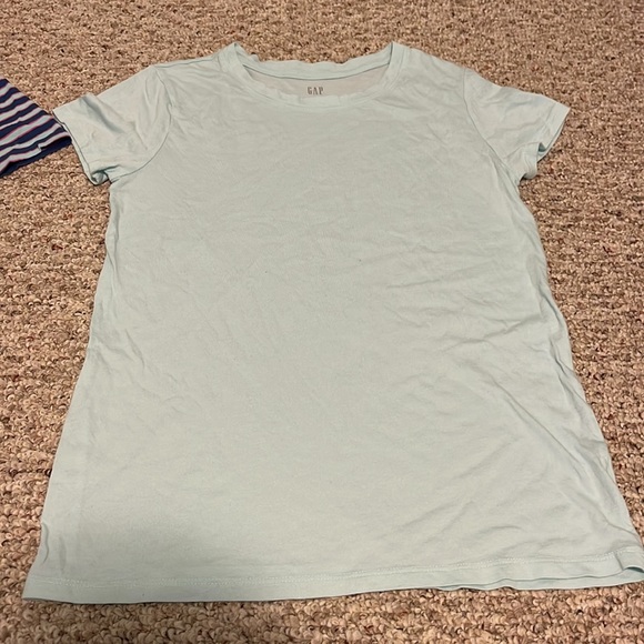 GAP Set of 2 Tee Shirts - Picture 8 of 8